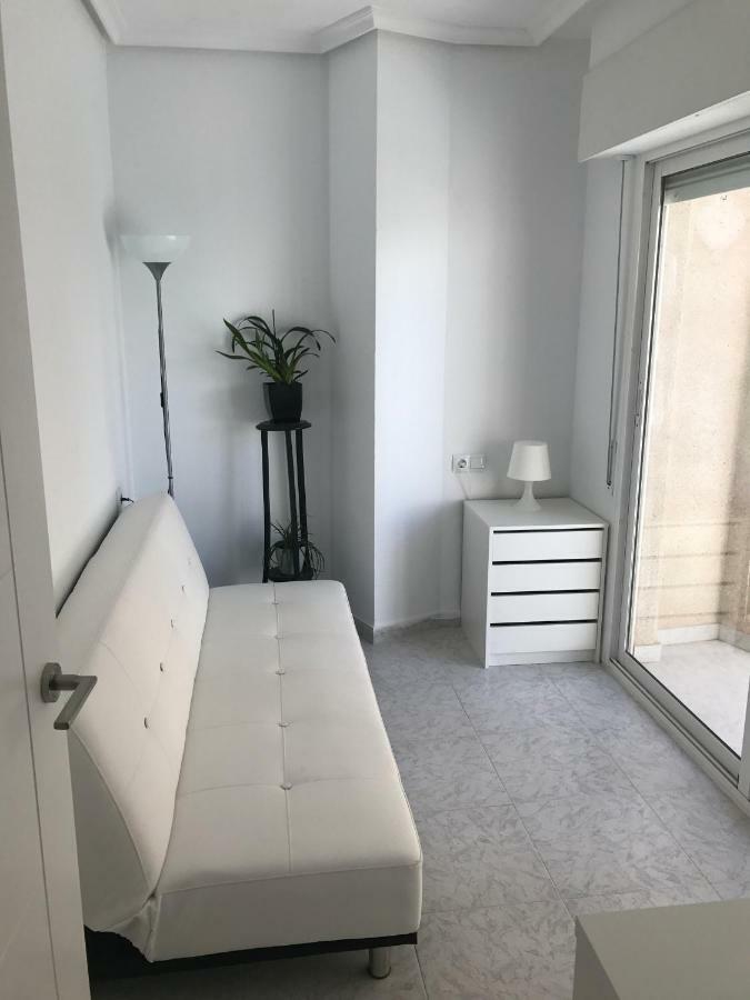 Modern Beach Apartment Τορεβιέχα Εξωτερικό φωτογραφία